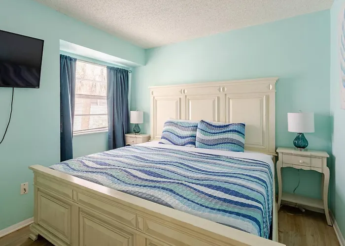 2 Blocks To Beach: Walk To Restaurants & Bars-2br Clearwater Beach
