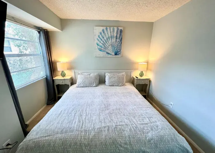 2 Blocks To Beach: Walk To Restaurants & Bars-2br Clearwater Beach