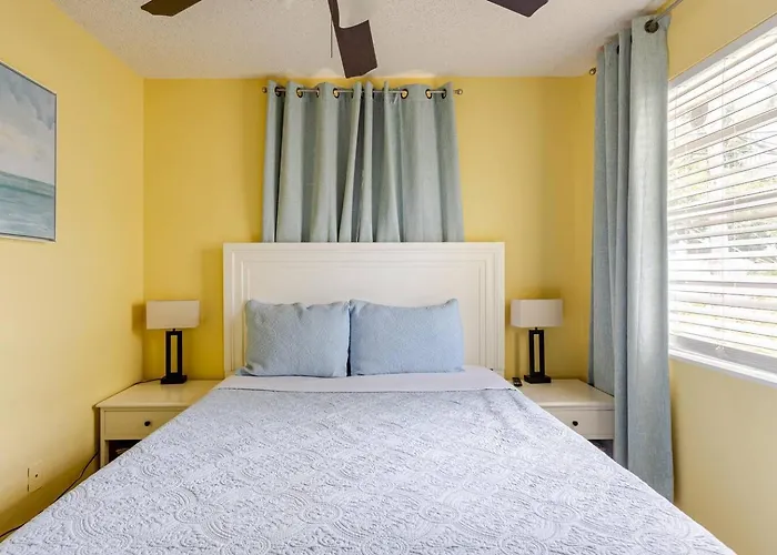 2 Blocks To Beach: Walk To Restaurants & Bars-2br Clearwater Beach