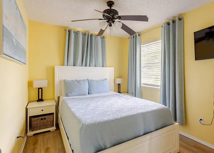 2 Blocks To Beach: Walk To Restaurants & Bars-2br Clearwater Beach
