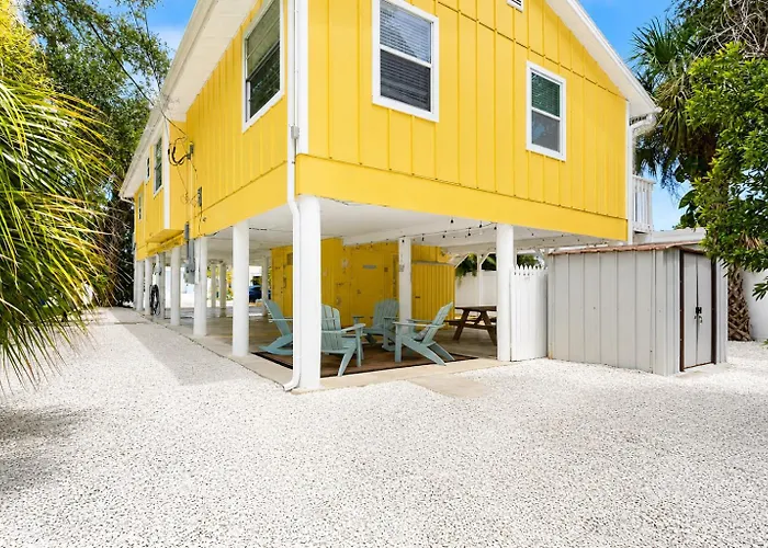 2 Blocks To Beach: Walk To Restaurants & Bars-2br Apartment Clearwater Beach