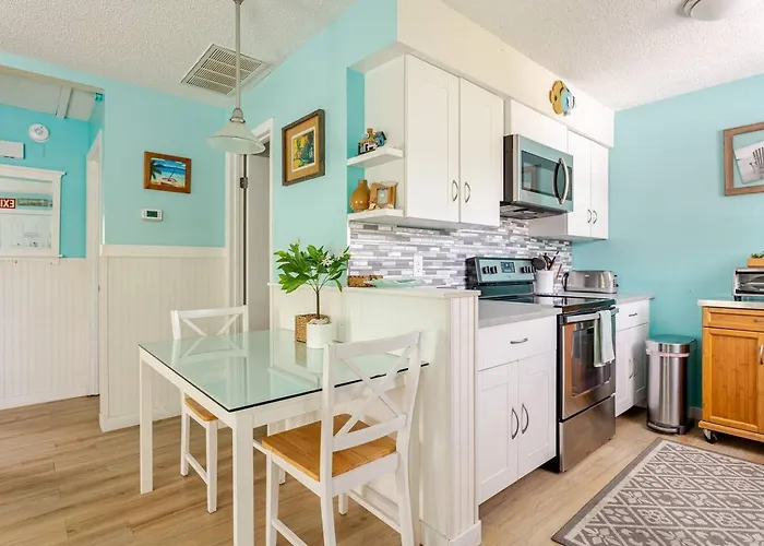 2 Blocks To Beach: Walk To Restaurants & Bars-2br Clearwater Beach
